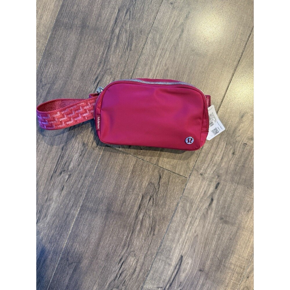 Lululemon Everywhere Belt Bag *Wordmark Pink NWT L Monogram Metallic